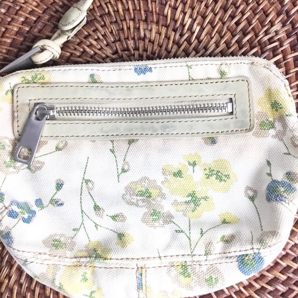 Fossil Floral Wristlet Wallet Bag Floral - Picture 2 of 4